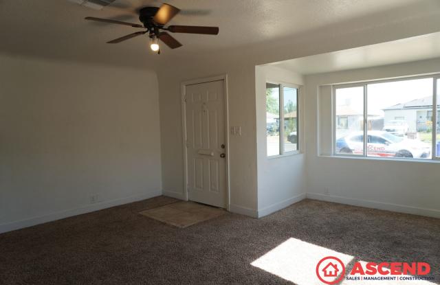 Move-In Special! Deposit Moves You In!  Spacious 3BD/1.5BA Home in Bakersfield's 93308 — Garage, Water Included & Small Pets Welcome! Gallery 3