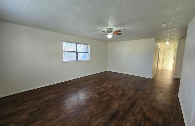 3 bed 1.5 bath home in Shawnee Gallery 1