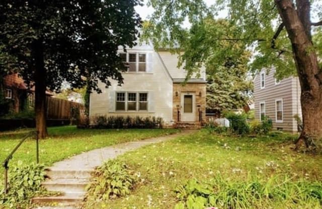 899 Parkview Avenue - 899 West Parkview Avenue, St. Paul, MN 55117