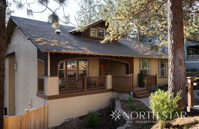 Spacious Bend 3 bed/2 bath Residence w/ Office, Fenced Yard and Garage photos photos