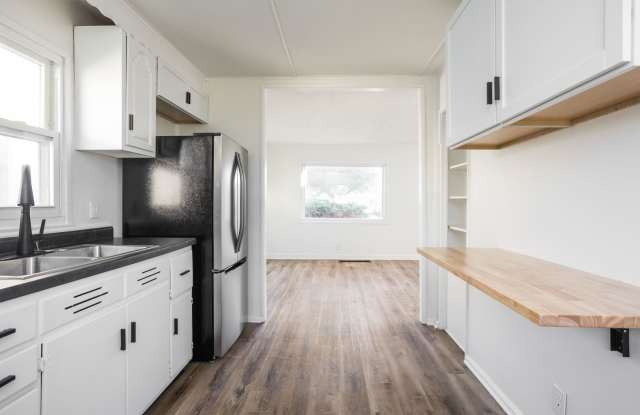 Newly Renovated 2 bed 1 bath unit. photos photos Newly Renovated 2 bed 1 bath unit. photos photos