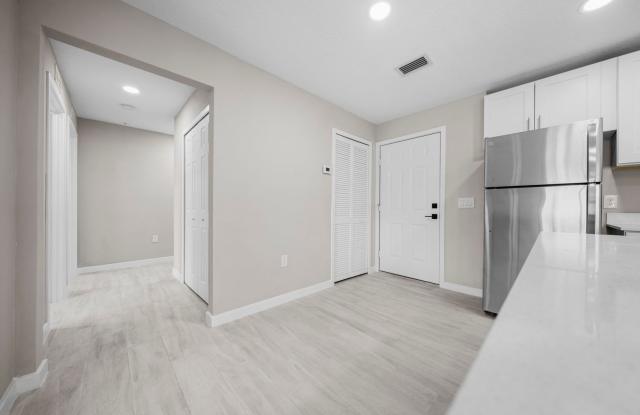 1700 Forest Gallery 3