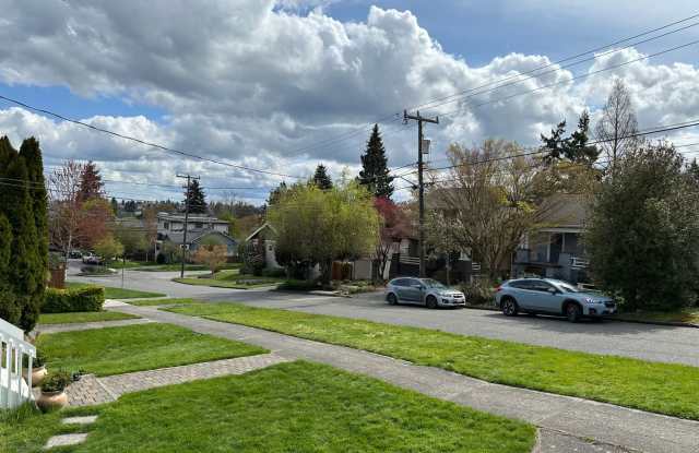 Charming 4-Bedroom Home in Phinney Ridge. Pets welcome! Gallery 3