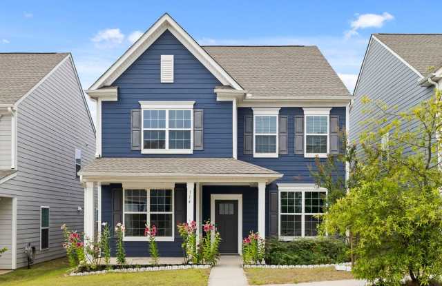 Beautiful Reidville 5 Bedroom Home with Solar Panels, Flexible Floor Plan & Detached 2-Car Garage Gallery 1