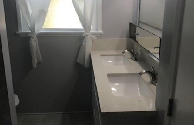 15657 Fernview St Gallery 3