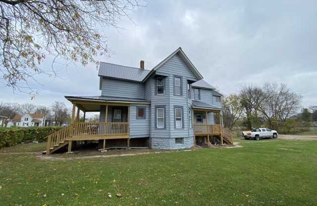 942 N Schuyler Avenue Gallery 4