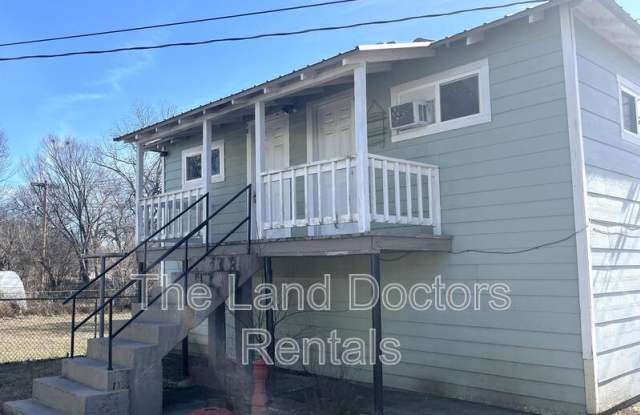 531 1/2 W 9th E - 531 West 9th Street, Ada, OK 74820