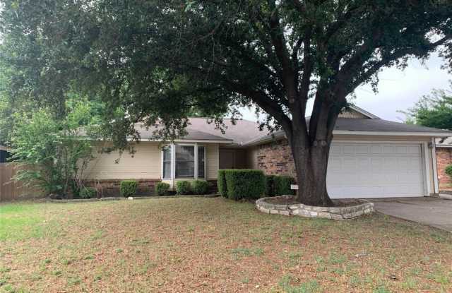 2621 Carrington Lane - 2621 Carrington Lane, Grand Prairie, TX 75052