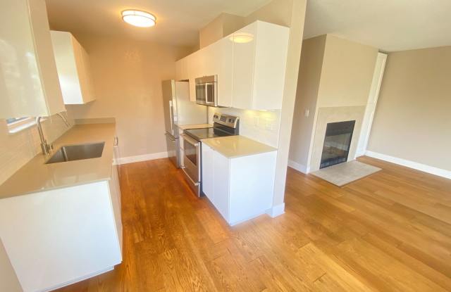 Advent - Low Deposit Bright Top Floor Condo! - 200 Shoreline Court, Richmond, CA 94804