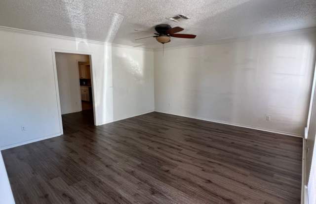 Must see 3 bed, 2 bath townhome close to OU Campus Gallery 3