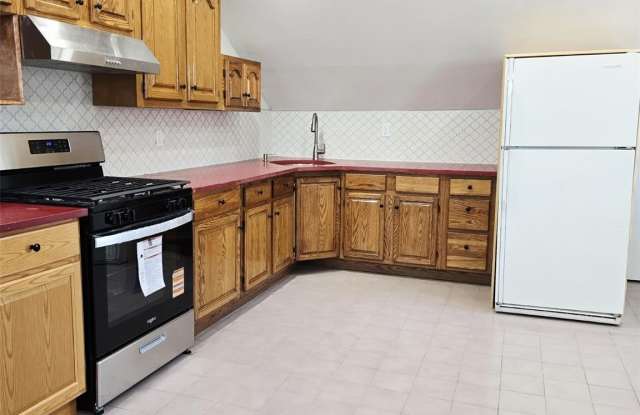 3913 Lyme Avenue unit: 2 photos photos