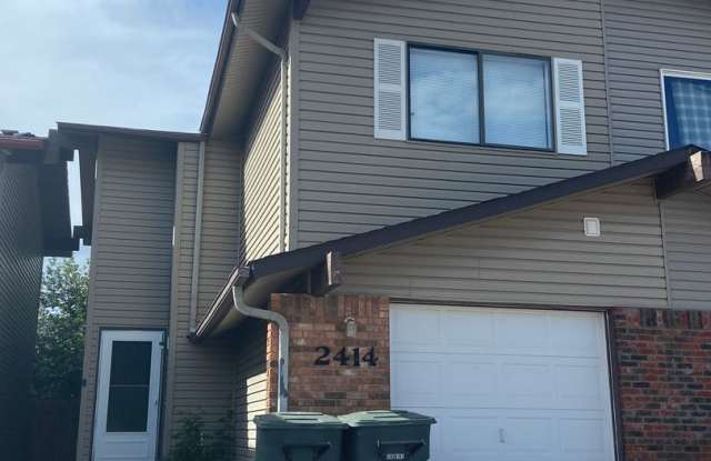3BR/2.5 Bath Townhouse with 1-car Garage photos photos