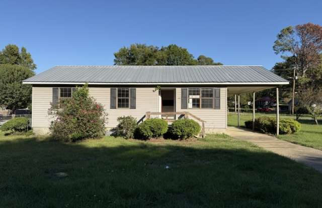 300 Smith Avenue - 300 Smith Avenue, Sylacauga, AL 35150