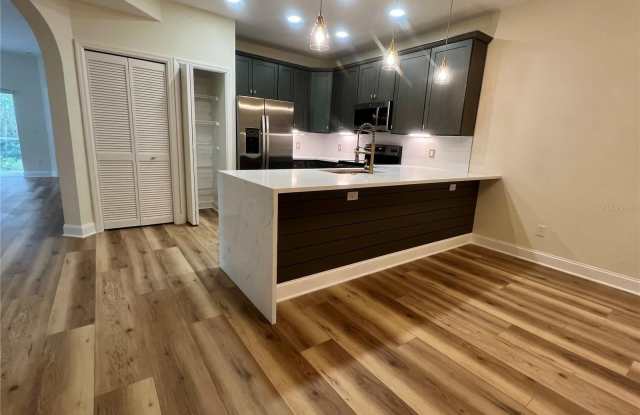 1920 HERON COVE Drive Gallery 1