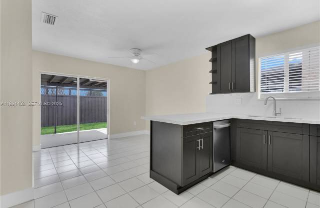 16215 Southwest 137th Court Gallery 4