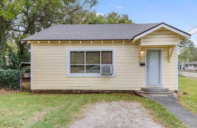 Adorable 1 bed, 1 bath Home Available in the Saint Streets! photos photos