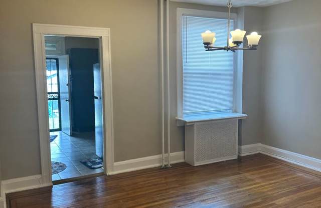 Spacious Rooms! Finished Basement! W/D! Available Now! Gallery 4