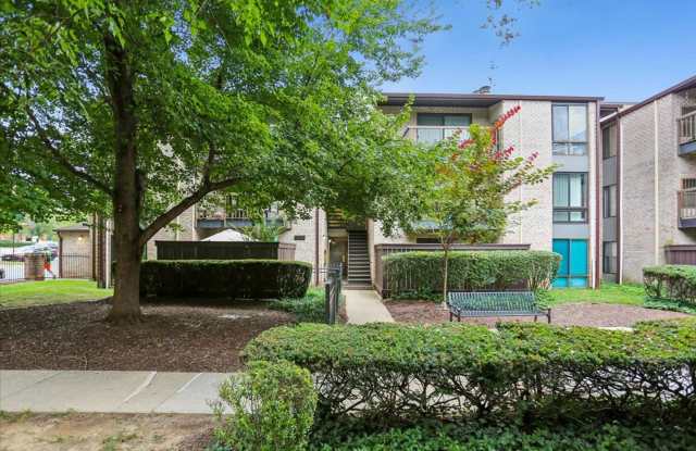 Main Level 2BR/2BA Condo - Private Fenced Patio! Gallery 1