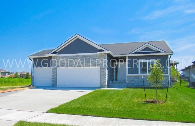 16726 Wilden Dr - 16726 Wilden Dr, Clive, IA 50325