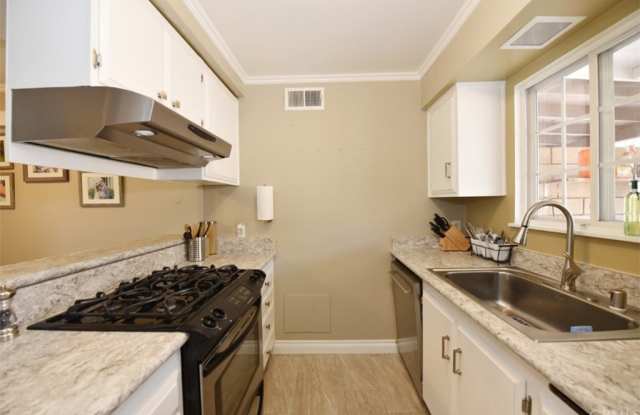 1741 W W Greenleaf Avenue Gallery 2