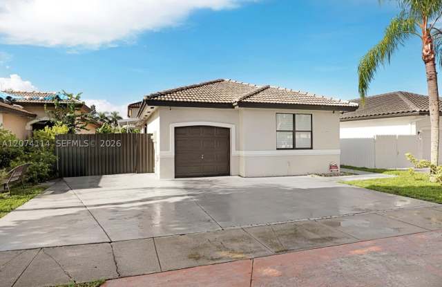 16082 SW 68th Ter Gallery 1