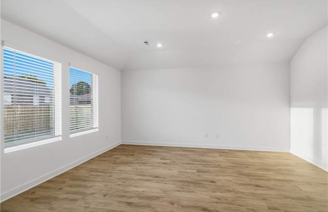 405 Ratliff Gallery 4