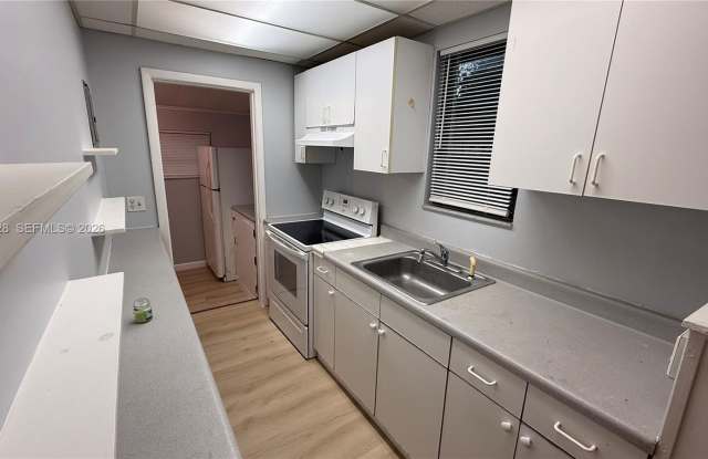1725 Roosevelt St photos photos
