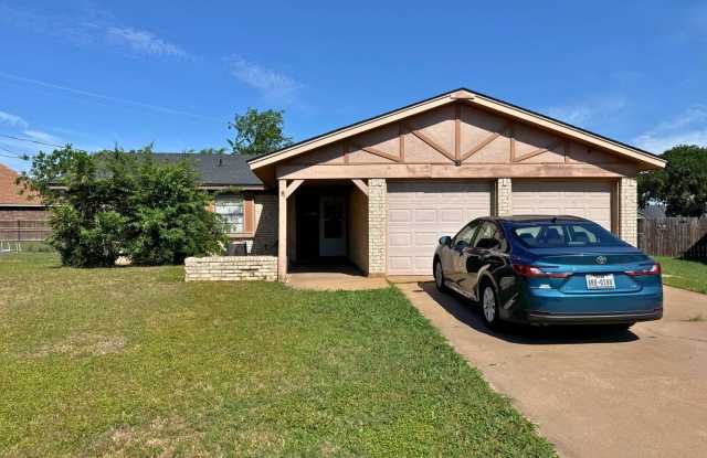 3 Bed 2 Bath Home in Expressway Village! photos photos