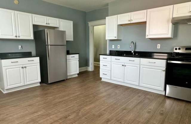 Huge 1 Bedroom renovated apartment- Available NOW! Gallery 3