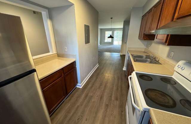 2 bed 2 bath garden unit at Avery Close! Gallery 1