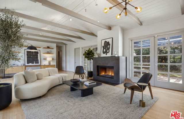8618 Appian Way Gallery 1