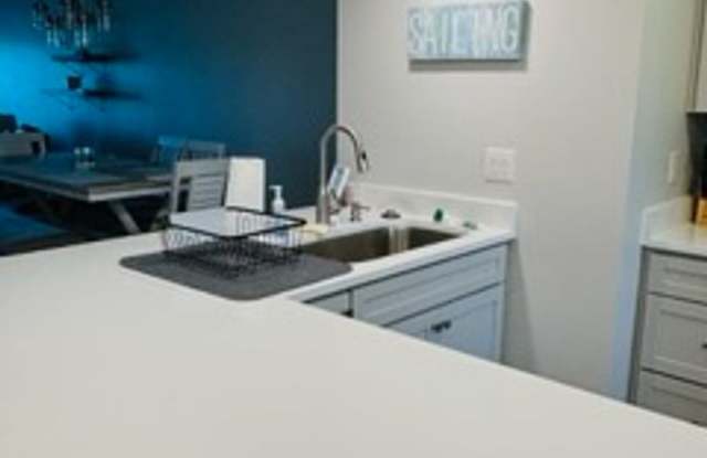 MARINERS CAY fully renovated unit! Gallery 4