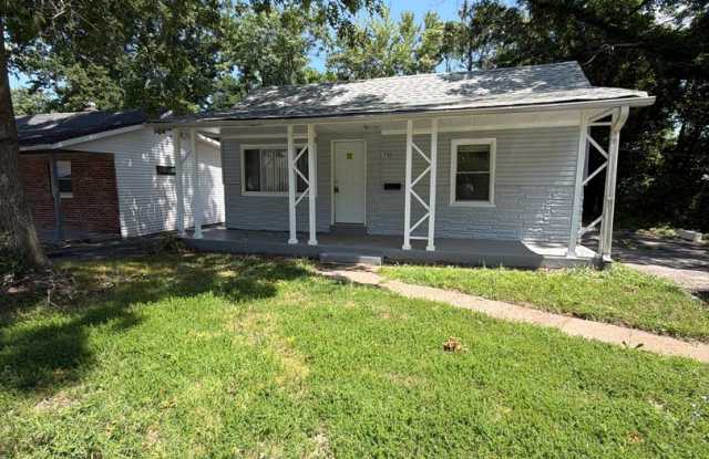 Delightful 2-bedroom, 1.5-bathroom single-family home photos photos