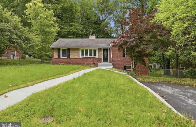 4915 SHARON Road Gallery 1