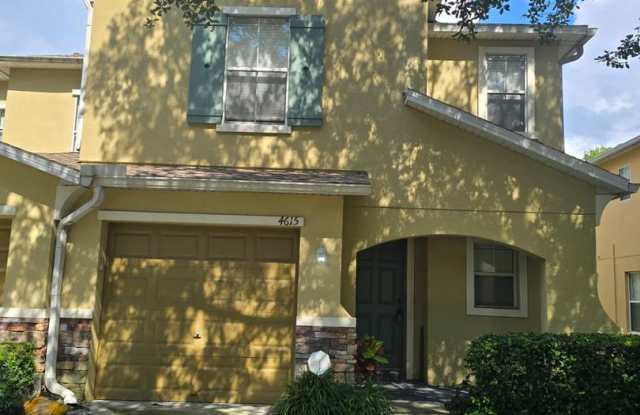 Beautifully Maintained 3-Bedroom Townhome in Quiet Family Neighborhood ! photos photos