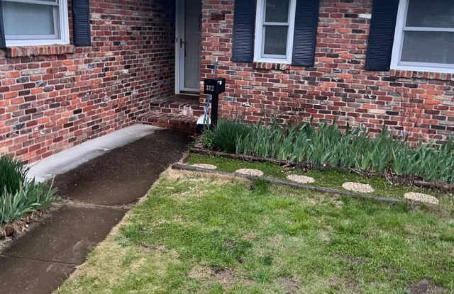 Oak Ridge 37830 - 3 bedroom, 2 bath home - Call Lisa Vineyard or Shannon Russell 865-216-9334 - 312 Delaware Avenue, Oak Ridge, TN 37830