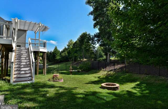 7655 HAMELIN LANE Gallery 2