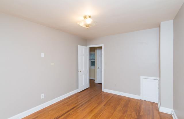 1611 Varnum Pl NE Gallery 2