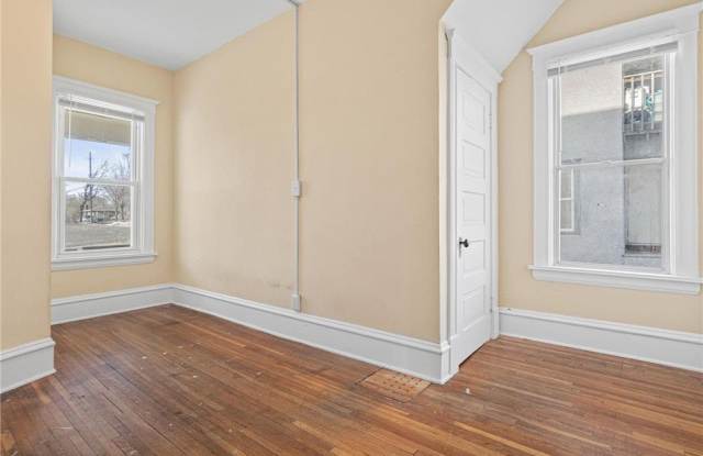 2222 Girard Avenue N Gallery 2
