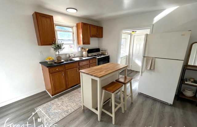 Charming 2 Bedroom 1 Bathroom now available for rent Gallery 4