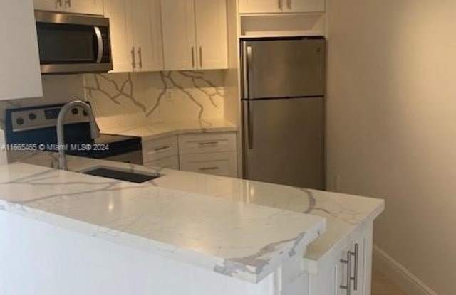 9701 Fontainebleau Blvd - 9701 Fontainebleau Boulevard, Fountainebleau, FL 33172