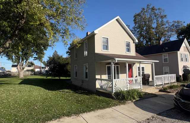3 Bedroom Home in Dunlap – Fireplace, Large Yard & Storage Shed Gallery 4