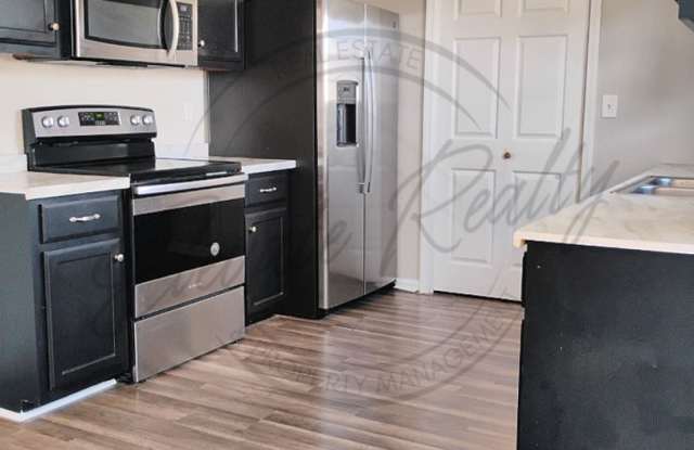 ONE MONTH FREE RENT: Three Bedroom Home with Bonus Room and Fenced Yard in Clarksville! Gallery 4