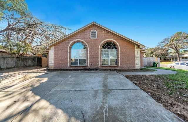 522 Cousins Lane - 522 Cousins Lane, Arlington, TX 76012