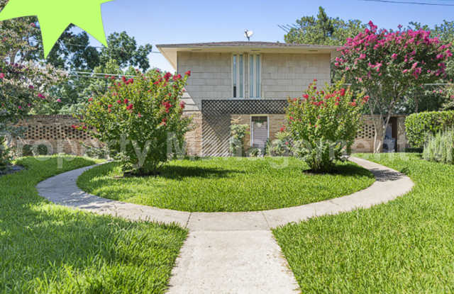 Live Elevated in the Heart of Viridian – Stunning Island Townhome! - 6127 Bandera Avenue, Dallas, TX 75225