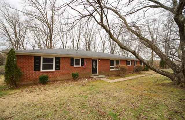 Charming Single-Story Home on a Spacious Lot Near Ft. Campbell! photos photos
