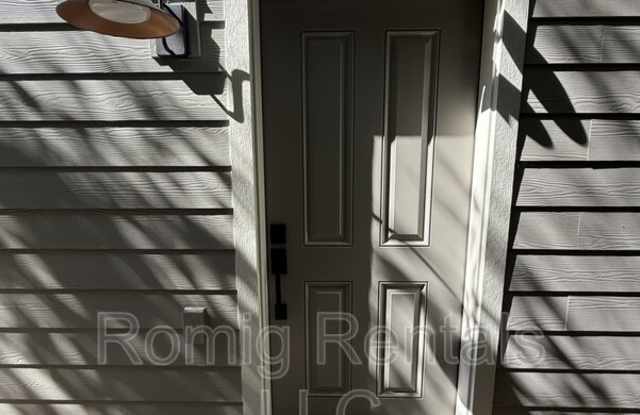 2111 E Mill Plain Blvd - A Gallery 3