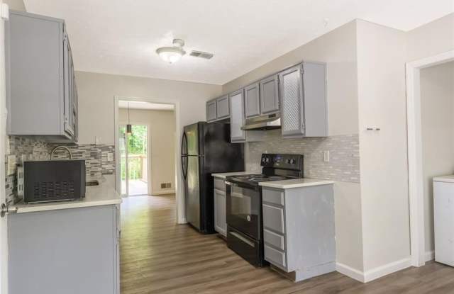 2100 Whitebluff Way NE Gallery 3