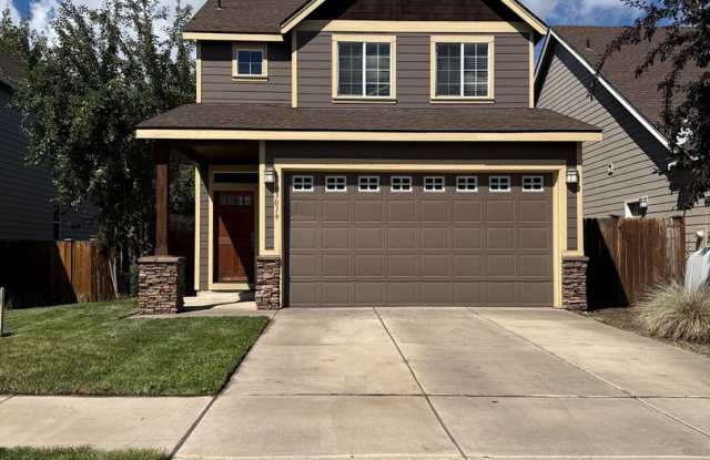 DOG CONSIDERED!! 3 Bdrm House, Gas Heat/Fireplace, Fenced Yard, Double Garage photos photos