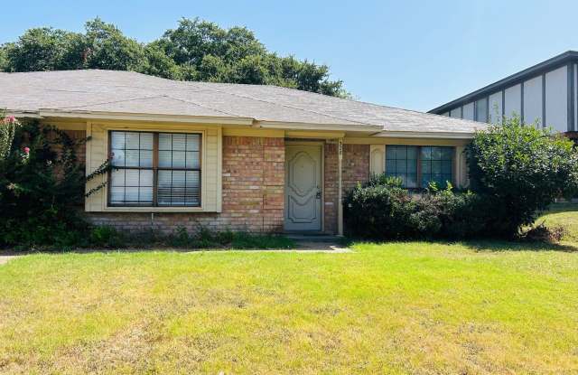 328 Mill Creek Circle - 328 Mill Creek Circle, Waco, TX 76712
